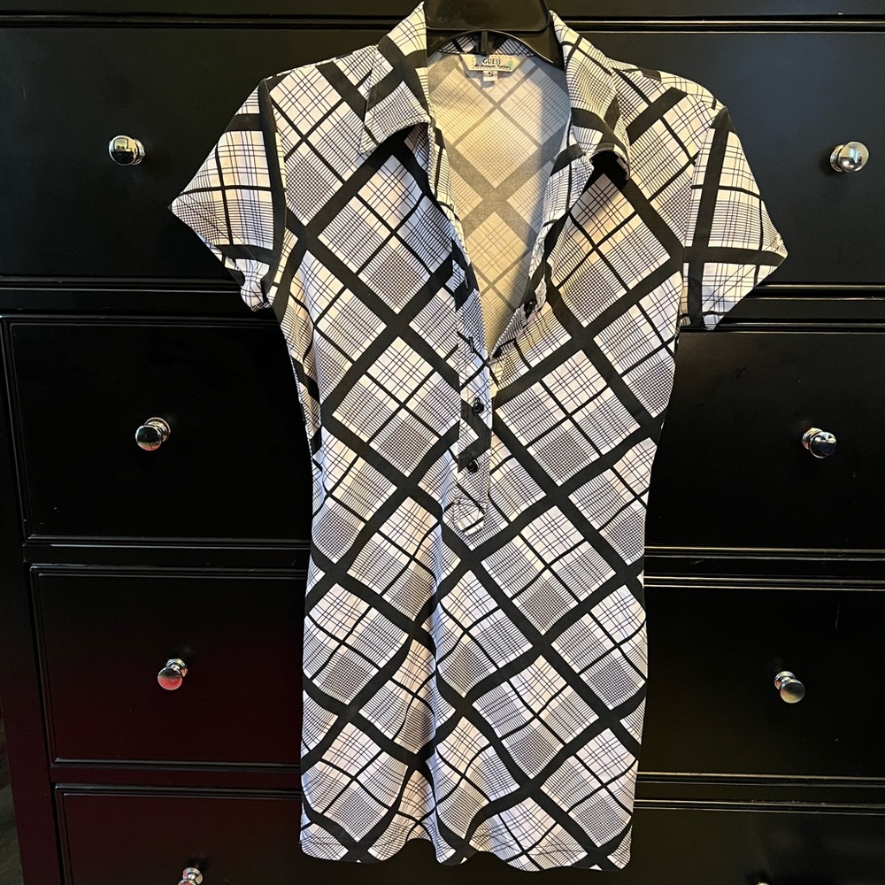 💃🏾 Vintage (1997) Guess mini-dress 💃🏻black and white design.